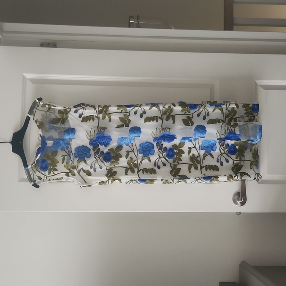 Dress - Picture 1 of 3